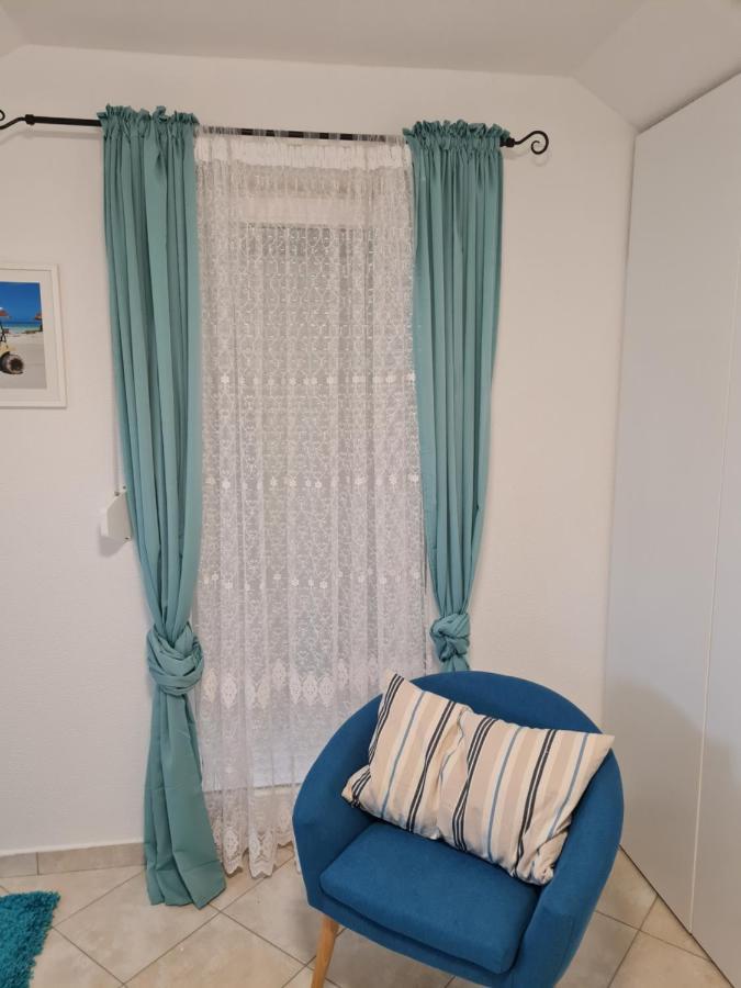 Holiday Home "Mala Kuca " With Heated Pool Pula Exterior photo