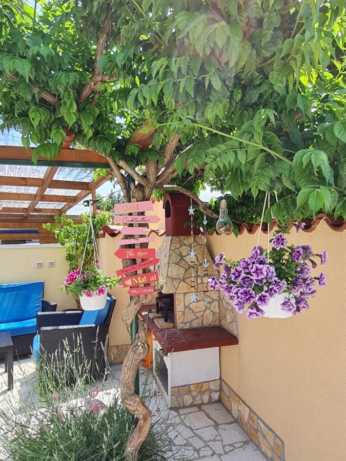 Holiday Home "Mala Kuca " With Heated Pool Pula Exterior photo